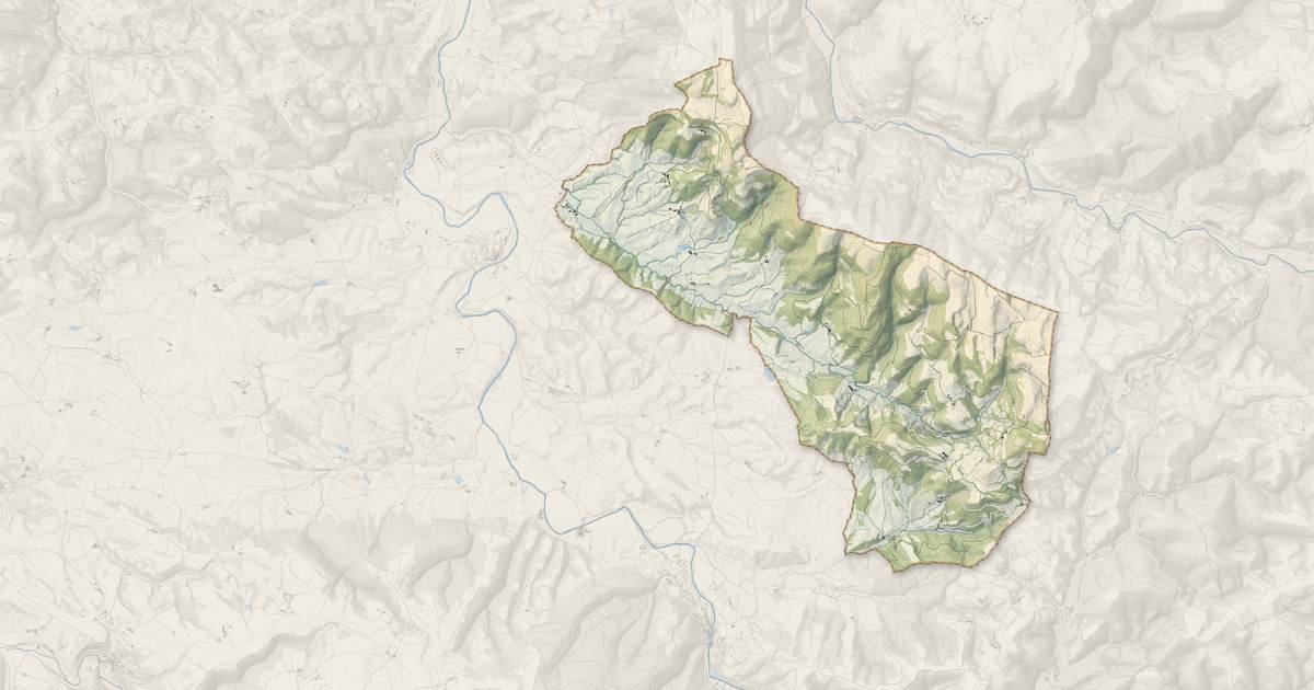 Portrait cartographique de Gissac : relief, eau, forêts, bâti et voies, calculés à partir des données de l'IGN