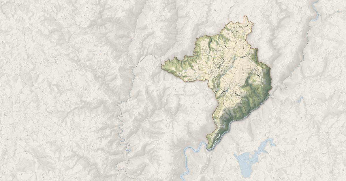 Portrait cartographique de Lacroix-Barrez : relief, eau, forêts, bâti et voies, calculés à partir des données de l'IGN
