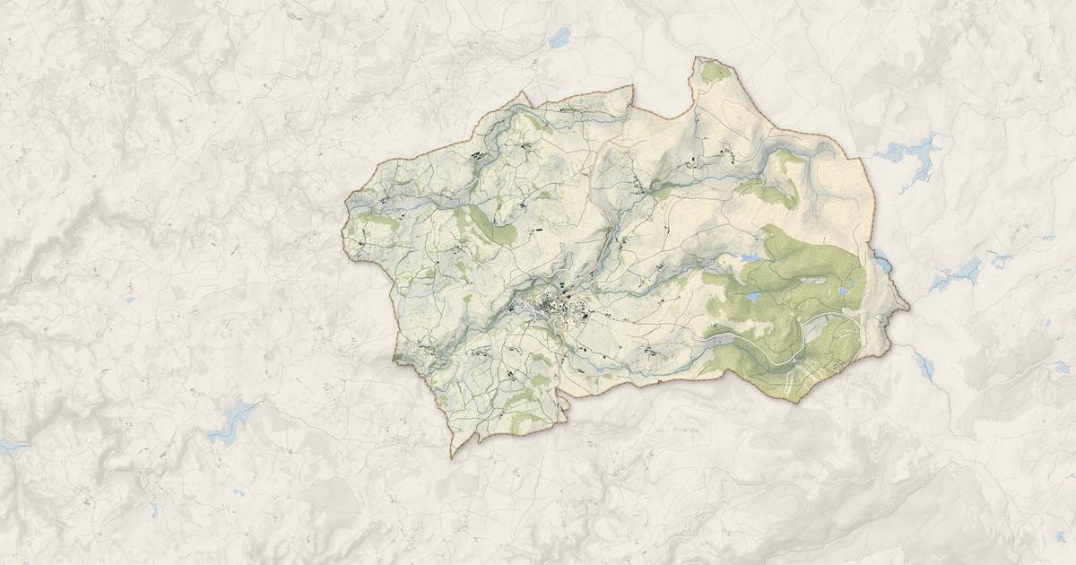 Portrait cartographique de Laguiole : relief, eau, forêts, bâti et voies, calculés à partir des données de l'IGN
