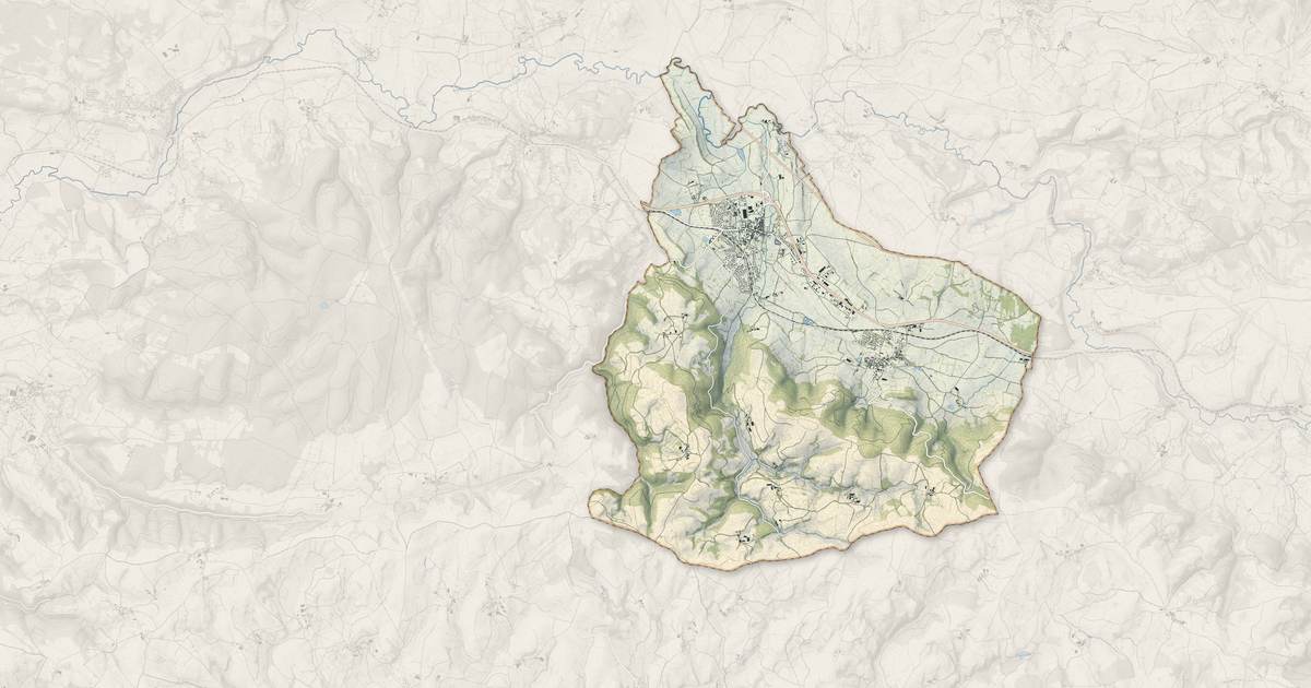 Portrait cartographique de Laissac-Sévérac l'Église : relief, eau, forêts, bâti et voies, calculés à partir des données de l'IGN