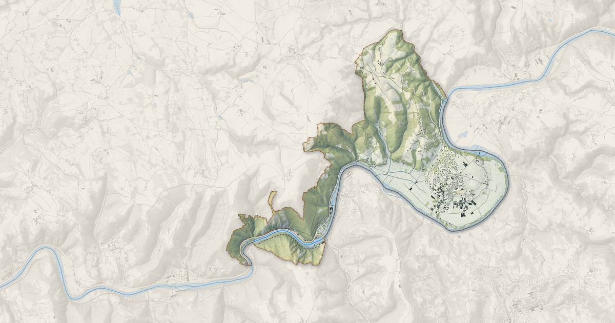 Portrait cartographique de Livinhac-le-Haut : relief, eau, forêts, bâti et voies, calculés à partir des données de l'IGN