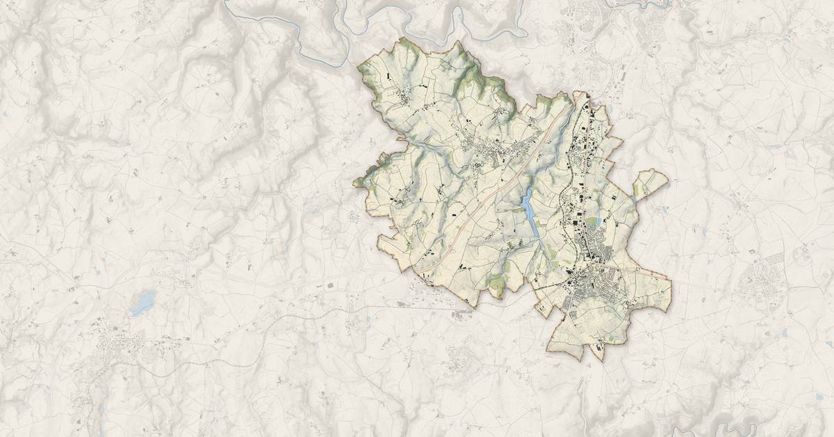 Portrait cartographique de Luc-la-Primaube : relief, eau, forêts, bâti et voies, calculés à partir des données de l'IGN