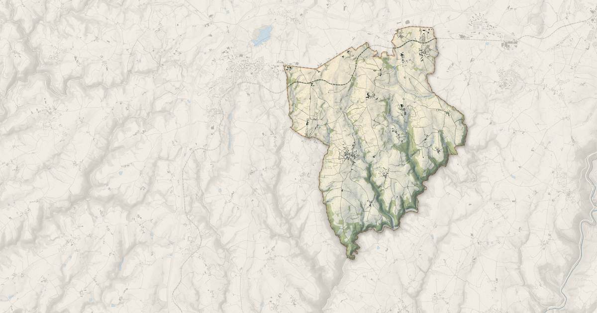 Portrait cartographique de Manhac : relief, eau, forêts, bâti et voies, calculés à partir des données de l'IGN