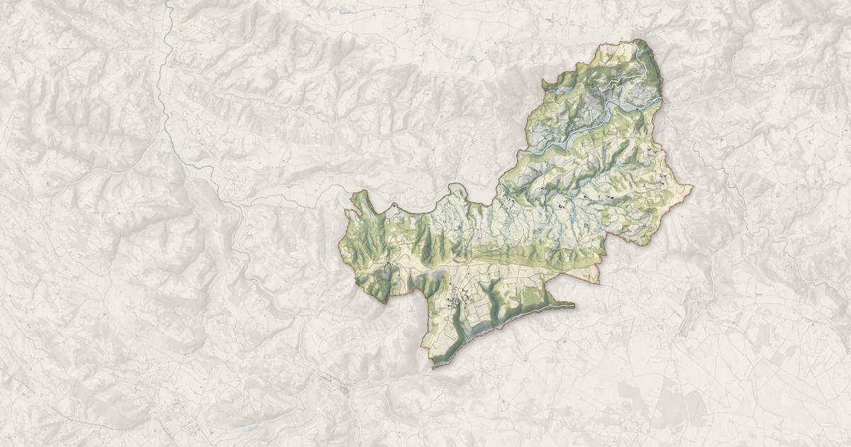 Portrait cartographique de Mouret : relief, eau, forêts, bâti et voies, calculés à partir des données de l'IGN