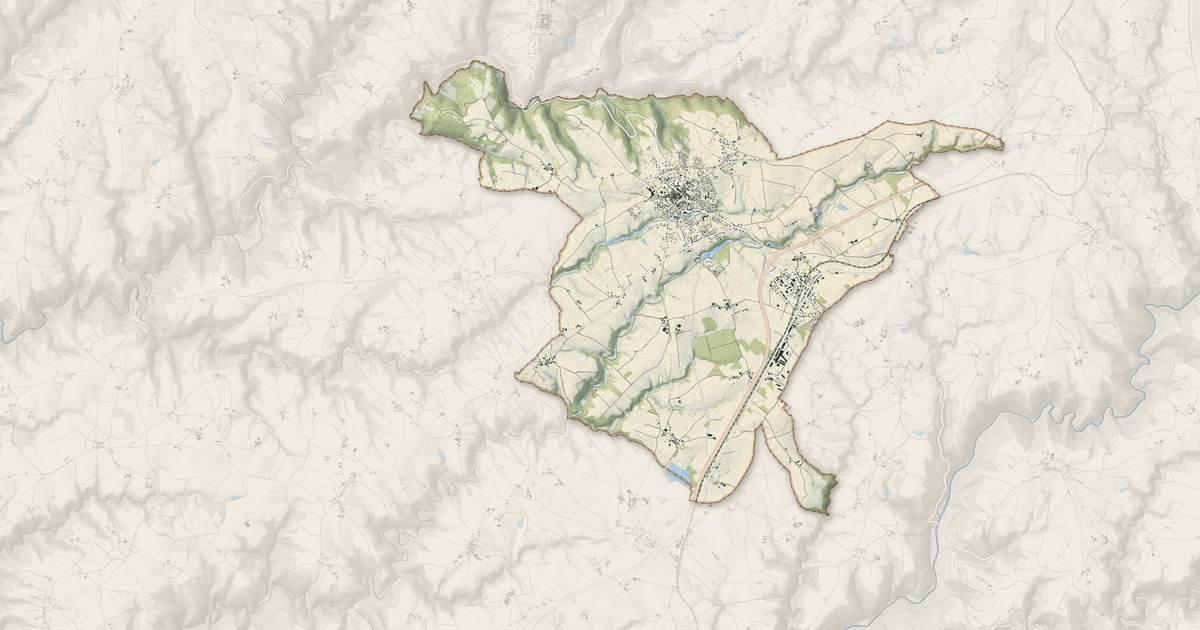 Portrait cartographique de Naucelle : relief, eau, forêts, bâti et voies, calculés à partir des données de l'IGN