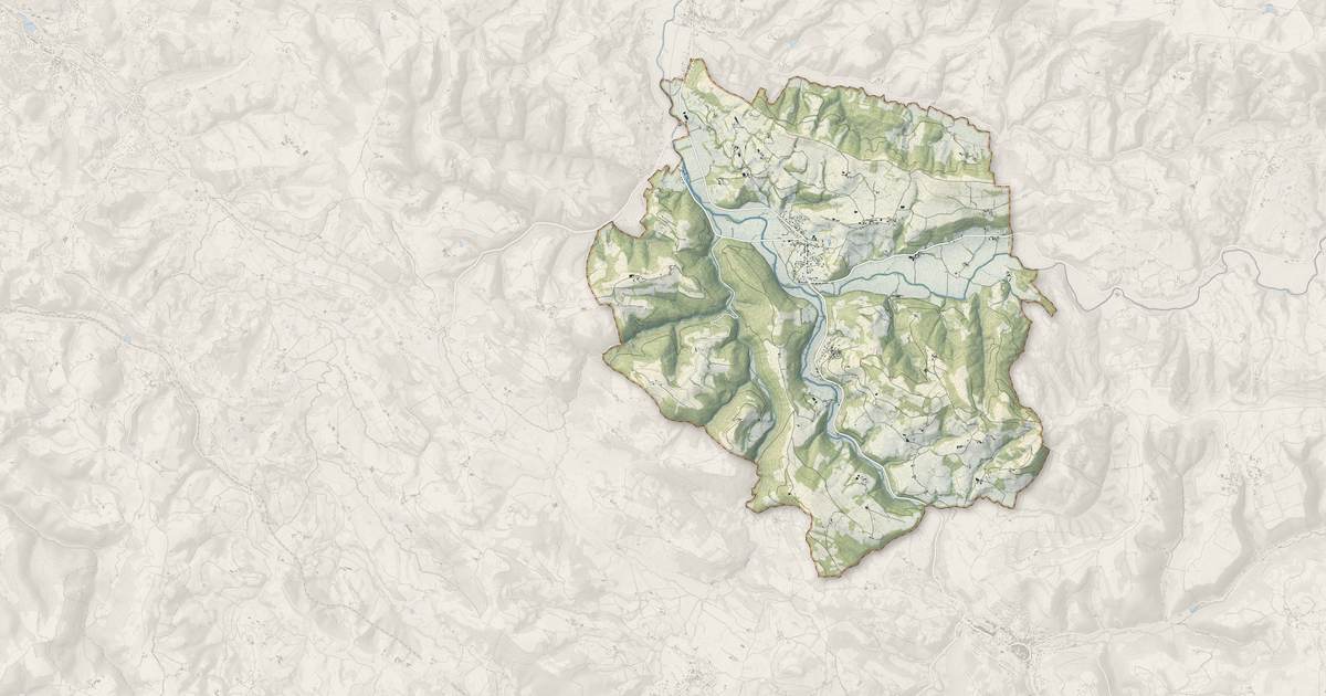 Portrait cartographique de Nauviale : relief, eau, forêts, bâti et voies, calculés à partir des données de l'IGN