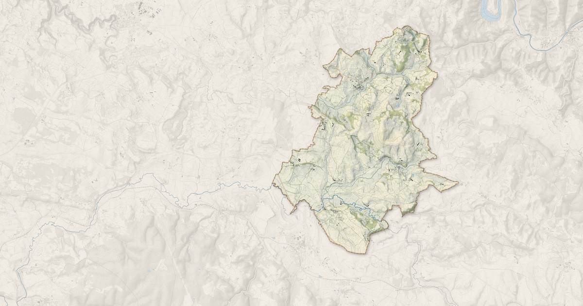 Portrait cartographique de Palmas d'Aveyron : relief, eau, forêts, bâti et voies, calculés à partir des données de l'IGN