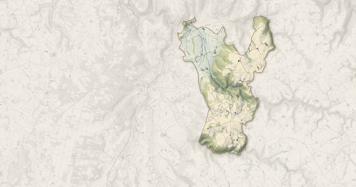 Portrait cartographique de Peyrusse-le-Roc : relief, eau, forêts, bâti et voies, calculés à partir des données de l'IGN