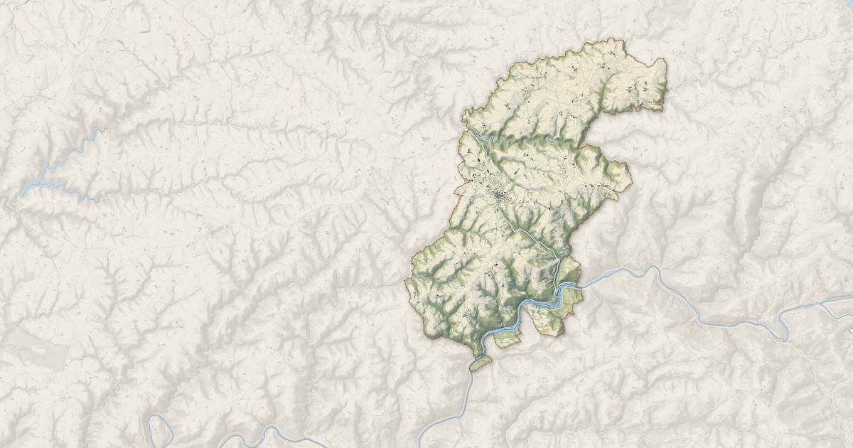 Portrait cartographique de Réquista : relief, eau, forêts, bâti et voies, calculés à partir des données de l'IGN