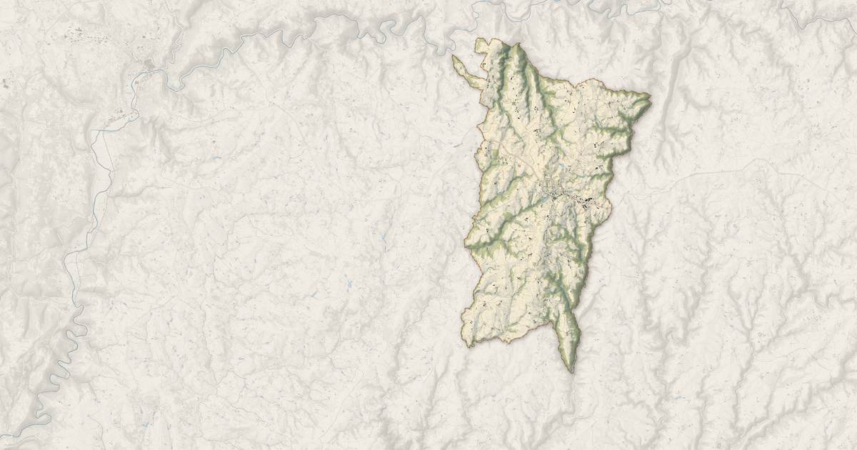 Portrait cartographique de Rieupeyroux : relief, eau, forêts, bâti et voies, calculés à partir des données de l'IGN