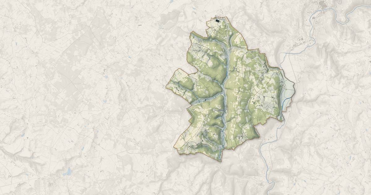 Portrait cartographique de La Rouquette : relief, eau, forêts, bâti et voies, calculés à partir des données de l'IGN