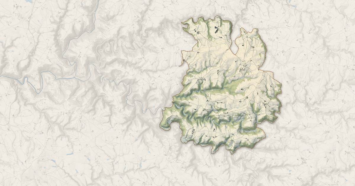 Portrait cartographique de Rullac-Saint-Cirq : relief, eau, forêts, bâti et voies, calculés à partir des données de l'IGN