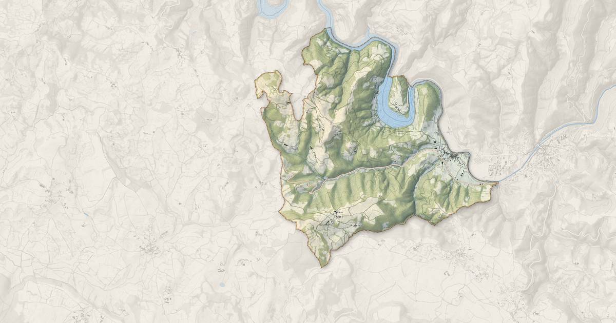 Portrait cartographique de Sainte-Eulalie-d'Olt : relief, eau, forêts, bâti et voies, calculés à partir des données de l'IGN