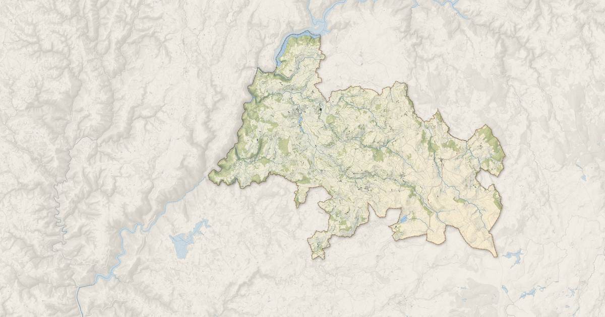 Portrait cartographique de Argences en Aubrac : relief, eau, forêts, bâti et voies, calculés à partir des données de l'IGN