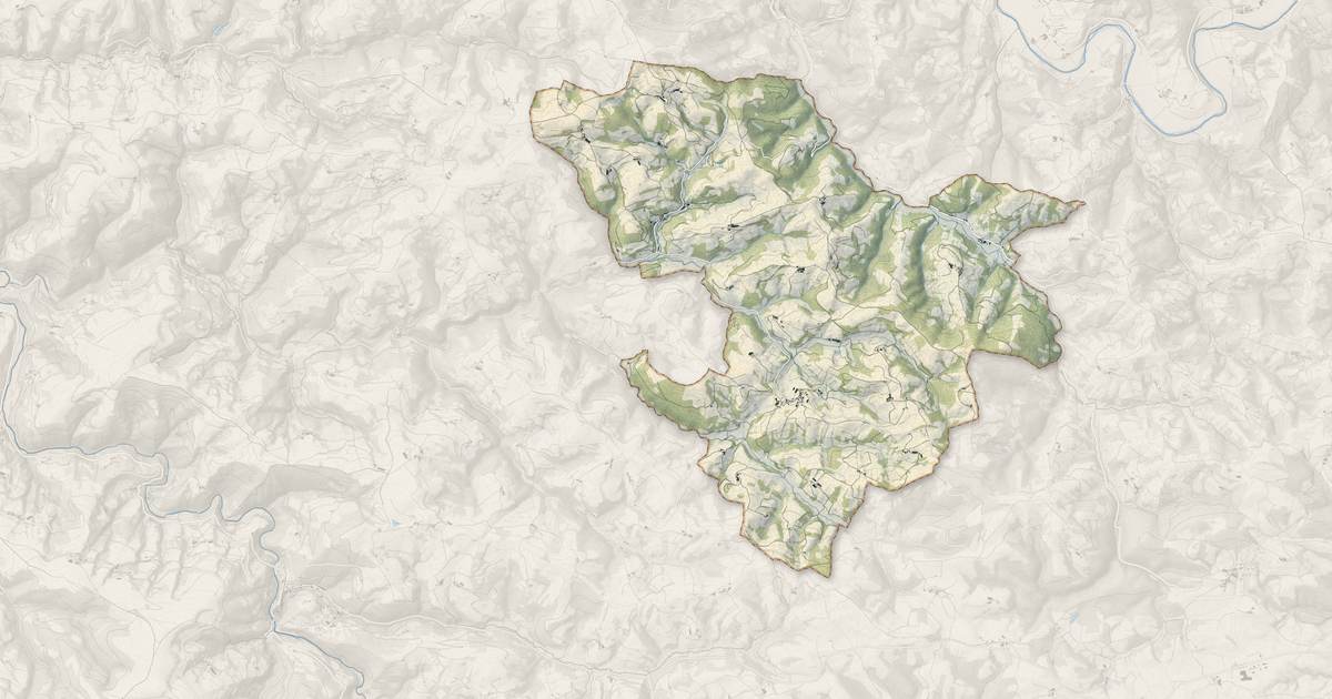 Portrait cartographique de Saint-Juéry : relief, eau, forêts, bâti et voies, calculés à partir des données de l'IGN