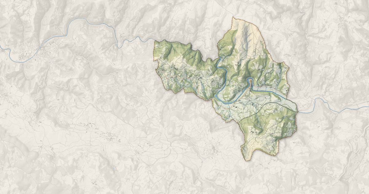 Portrait cartographique de Saint-Laurent-d'Olt : relief, eau, forêts, bâti et voies, calculés à partir des données de l'IGN