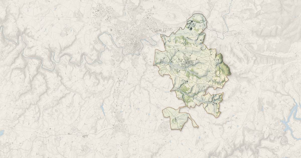 Portrait cartographique de Sainte-Radegonde : relief, eau, forêts, bâti et voies, calculés à partir des données de l'IGN