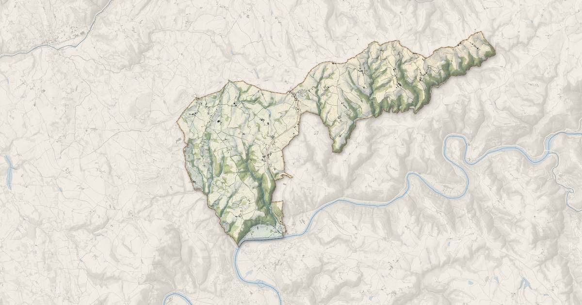 Portrait cartographique de Saint-Santin : relief, eau, forêts, bâti et voies, calculés à partir des données de l'IGN