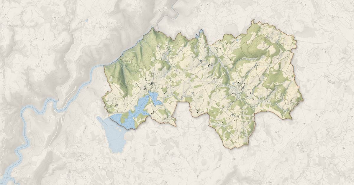 Portrait cartographique de Saint-Symphorien-de-Thénières : relief, eau, forêts, bâti et voies, calculés à partir des données de l'IGN