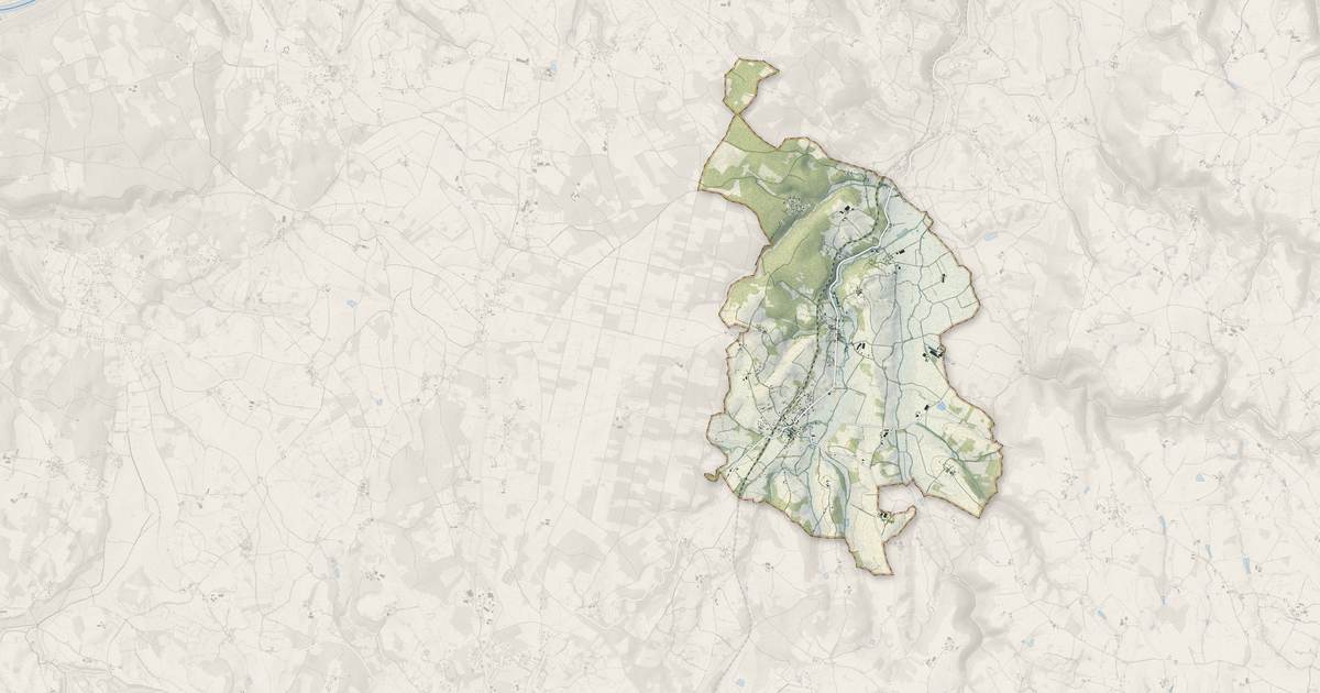 Portrait cartographique de Salles-Courbatiès : relief, eau, forêts, bâti et voies, calculés à partir des données de l'IGN