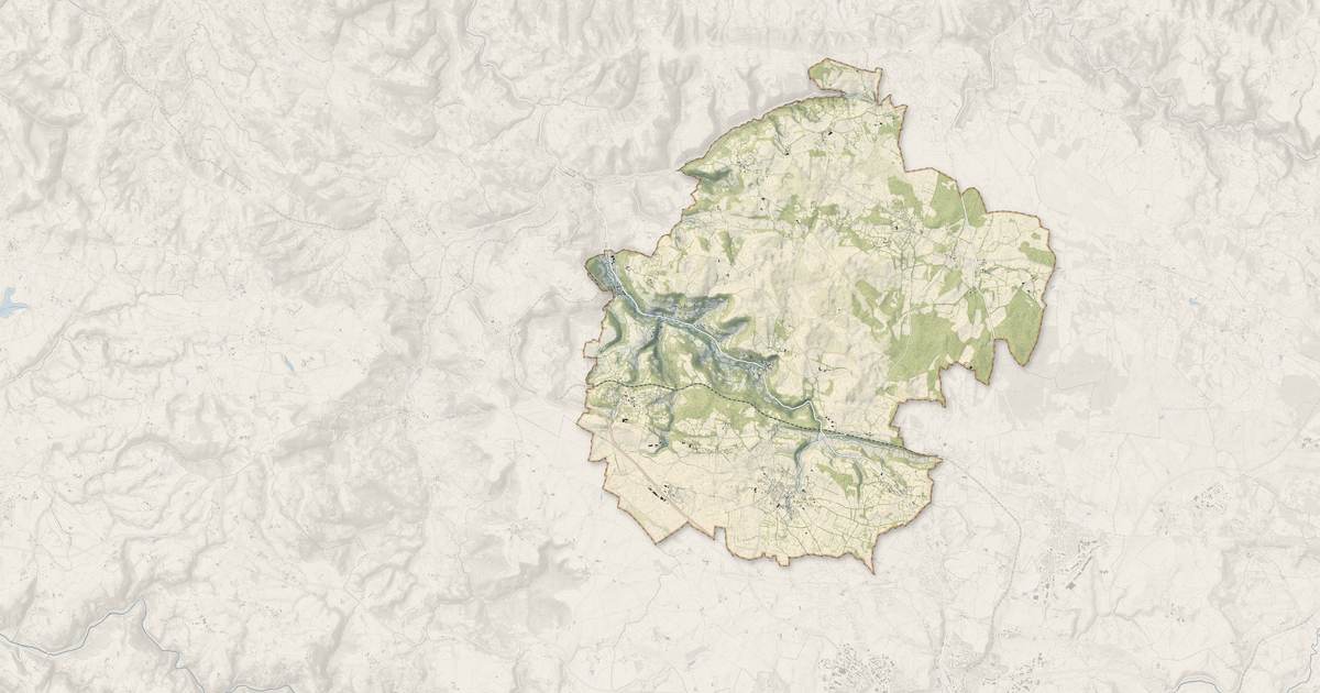 Portrait cartographique de Salles-la-Source : relief, eau, forêts, bâti et voies, calculés à partir des données de l'IGN
