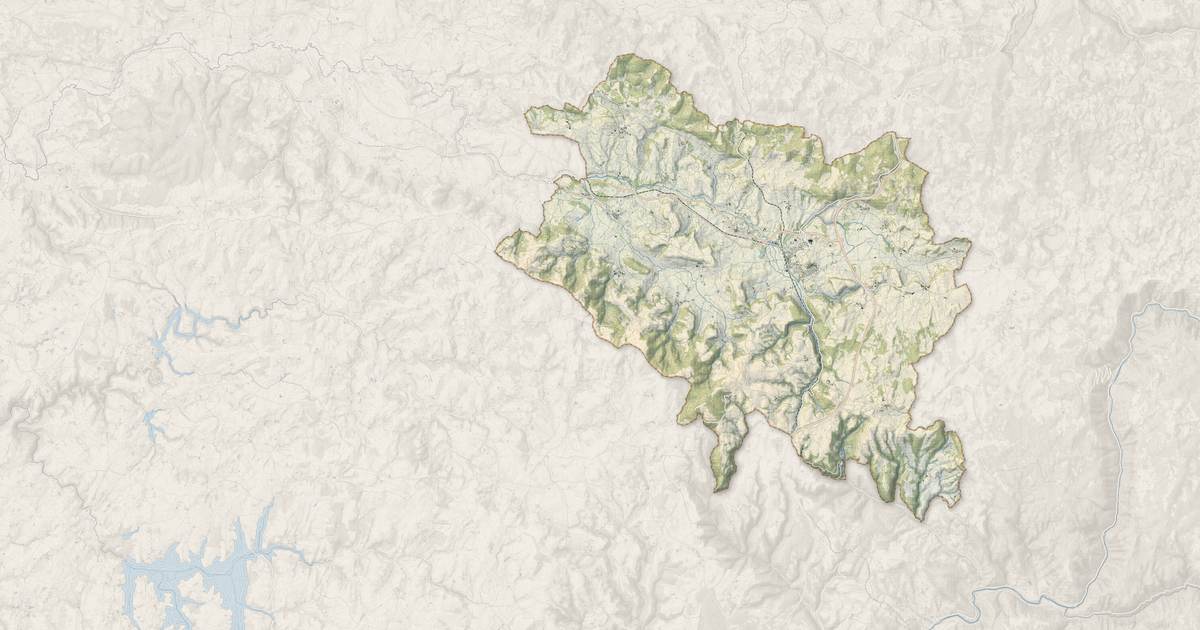 Portrait cartographique de Sévérac d'Aveyron : relief, eau, forêts, bâti et voies, calculés à partir des données de l'IGN