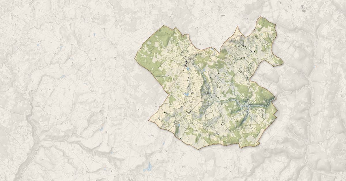Portrait cartographique de Vailhourles : relief, eau, forêts, bâti et voies, calculés à partir des données de l'IGN