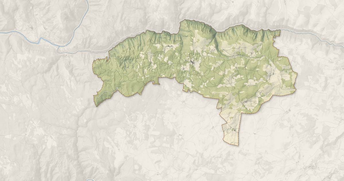 Portrait cartographique de Veyreau : relief, eau, forêts, bâti et voies, calculés à partir des données de l'IGN