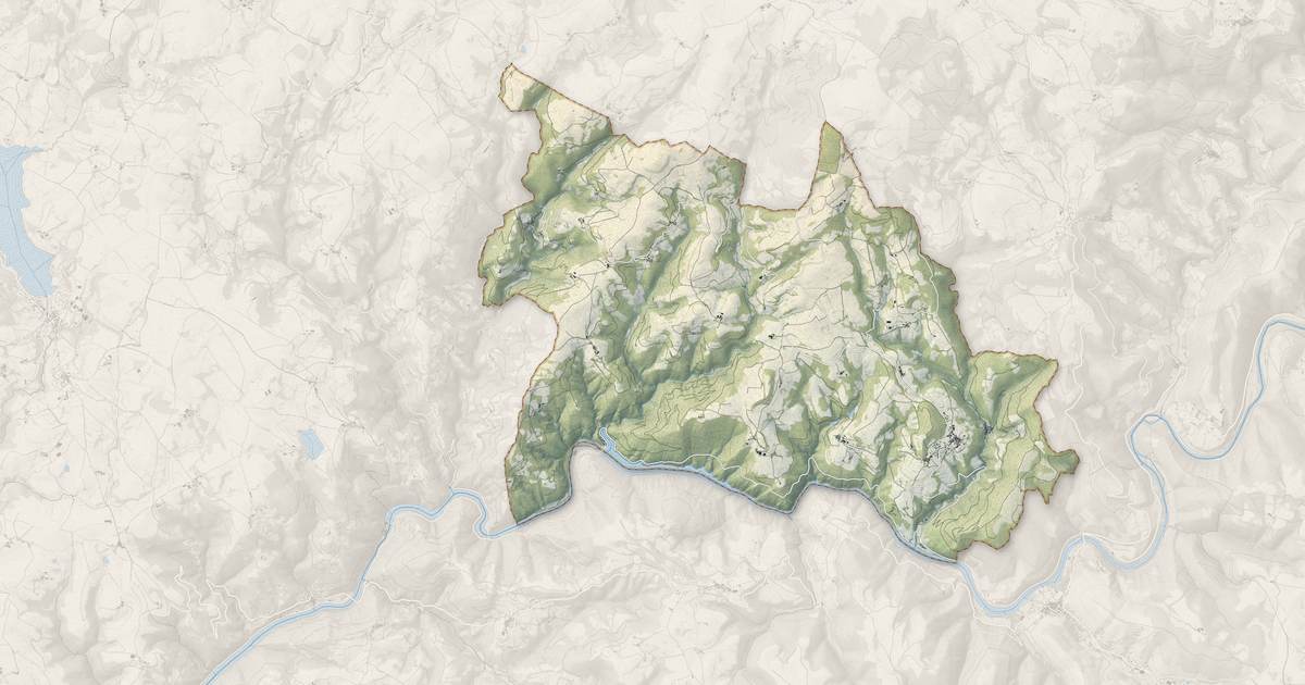 Portrait cartographique de Viala-du-Tarn : relief, eau, forêts, bâti et voies, calculés à partir des données de l'IGN