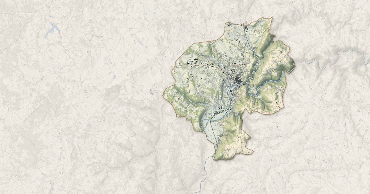 Portrait cartographique de Villefranche-de-Rouergue : relief, eau, forêts, bâti et voies, calculés à partir des données de l'IGN