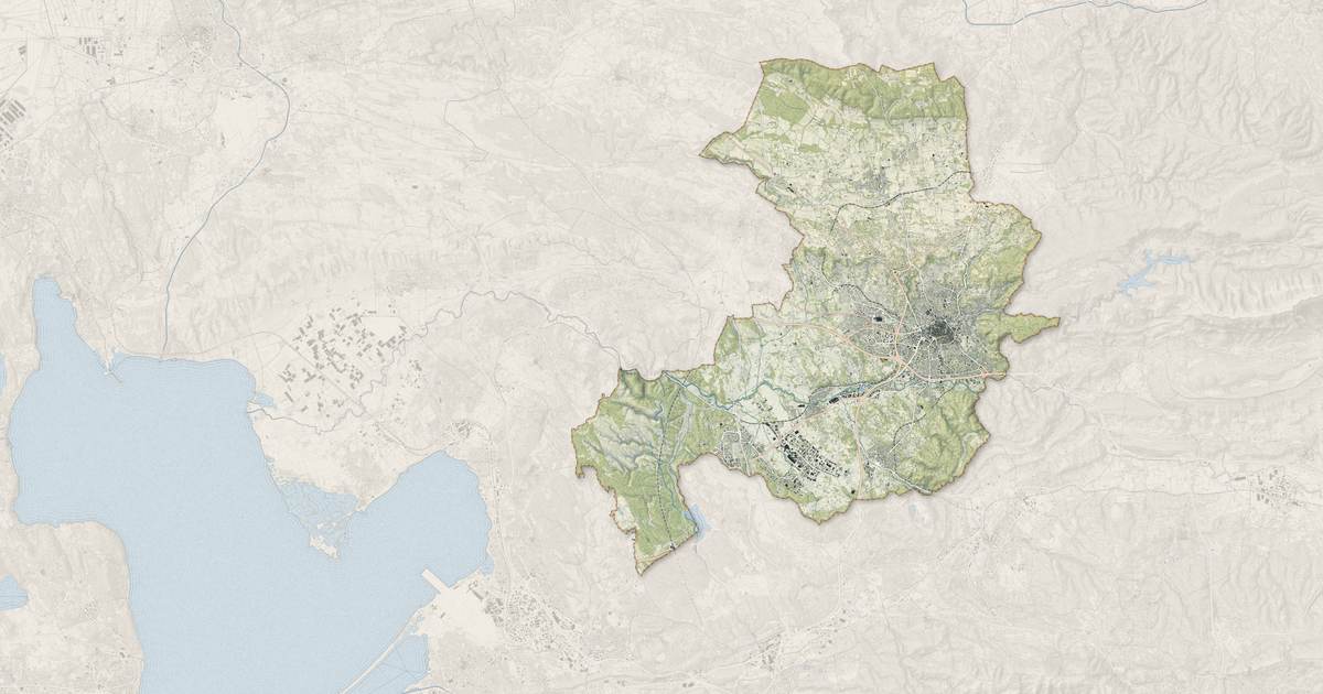 Portrait cartographique de Aix-en-Provence : relief, eau, forêts, bâti et voies, calculés à partir des données de l'IGN