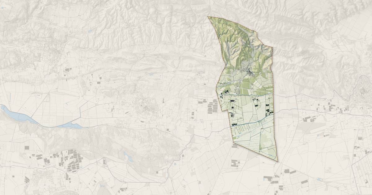Portrait cartographique de Aureille : relief, eau, forêts, bâti et voies, calculés à partir des données de l'IGN
