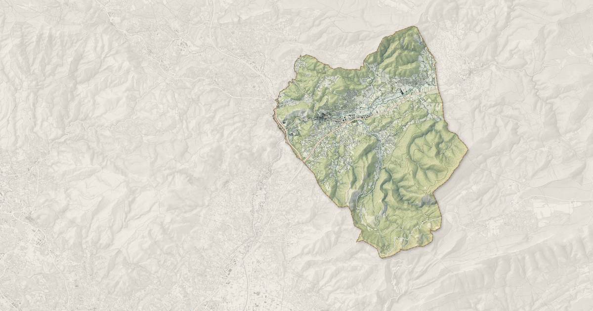 Portrait cartographique de Auriol : relief, eau, forêts, bâti et voies, calculés à partir des données de l'IGN