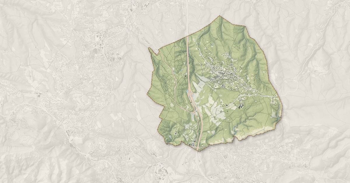 Portrait cartographique de Belcodène : relief, eau, forêts, bâti et voies, calculés à partir des données de l'IGN