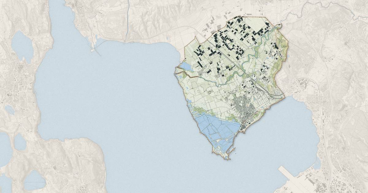 Portrait cartographique de Berre-l'Étang : relief, eau, forêts, bâti et voies, calculés à partir des données de l'IGN
