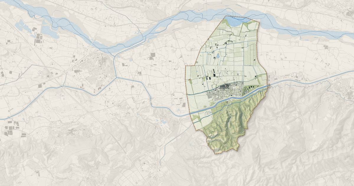 Portrait cartographique de Charleval : relief, eau, forêts, bâti et voies, calculés à partir des données de l'IGN