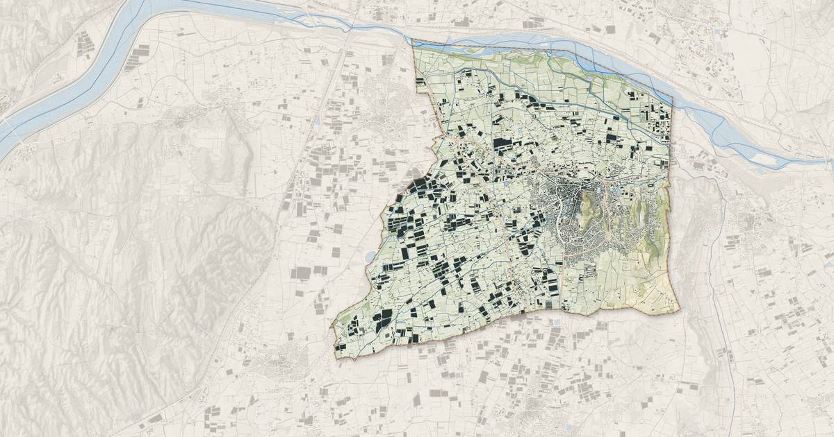 Portrait cartographique de Châteaurenard : relief, eau, forêts, bâti et voies, calculés à partir des données de l'IGN