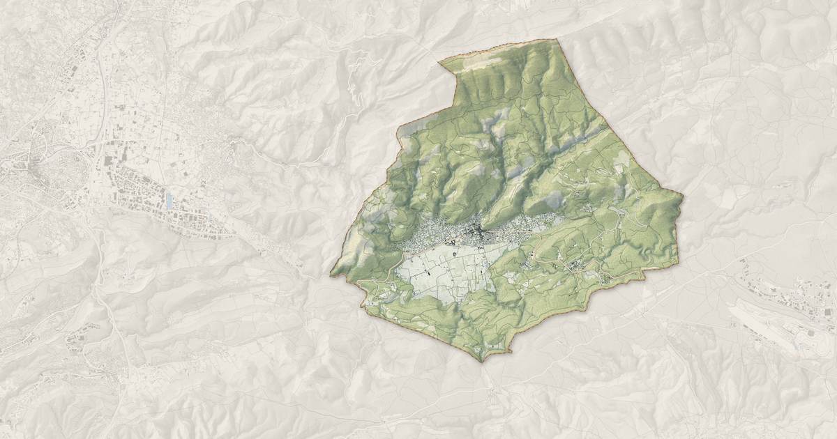 Portrait cartographique de Cuges-les-Pins : relief, eau, forêts, bâti et voies, calculés à partir des données de l'IGN