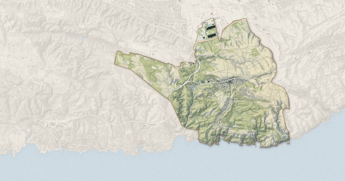 Portrait cartographique de Ensuès-la-Redonne : relief, eau, forêts, bâti et voies, calculés à partir des données de l'IGN