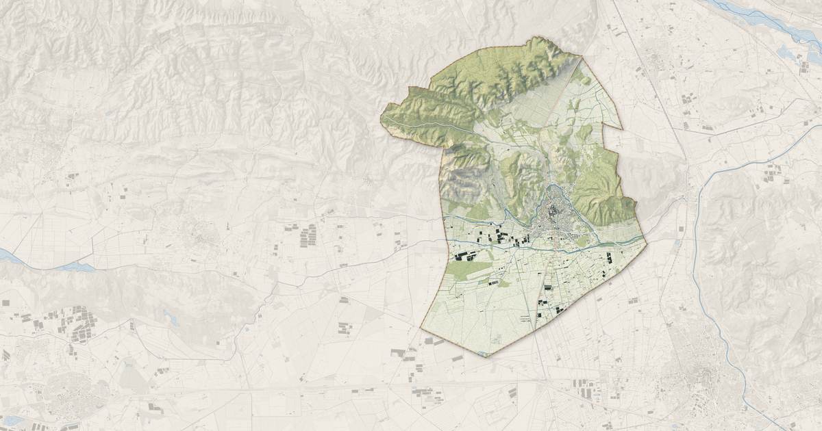 Portrait cartographique de Eyguières : relief, eau, forêts, bâti et voies, calculés à partir des données de l'IGN