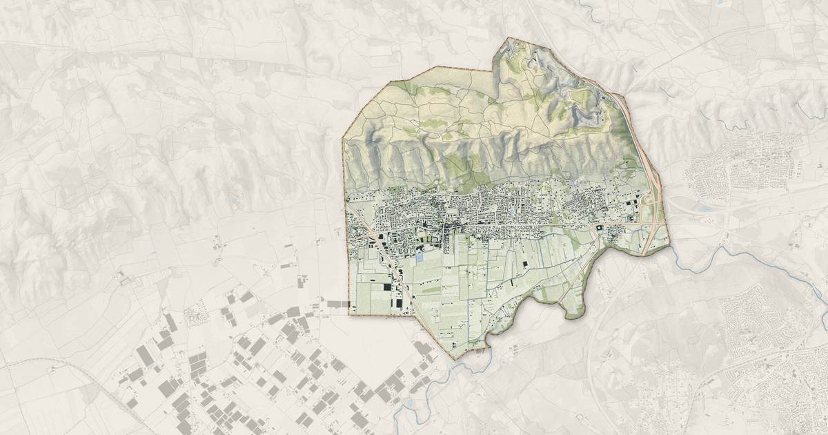 Portrait cartographique de La Fare-les-Oliviers : relief, eau, forêts, bâti et voies, calculés à partir des données de l'IGN