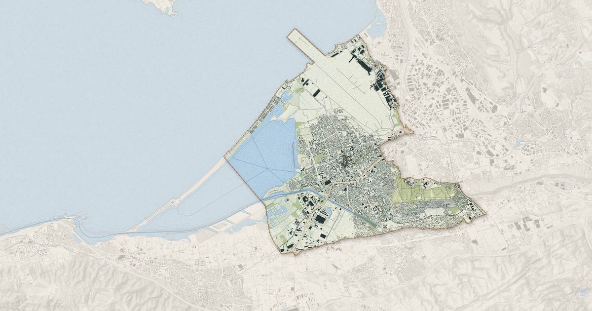 Portrait cartographique de Marignane : relief, eau, forêts, bâti et voies, calculés à partir des données de l'IGN