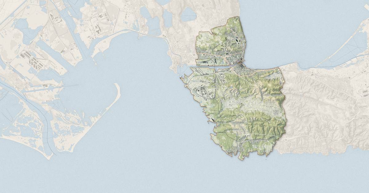 Portrait cartographique de Martigues : relief, eau, forêts, bâti et voies, calculés à partir des données de l'IGN