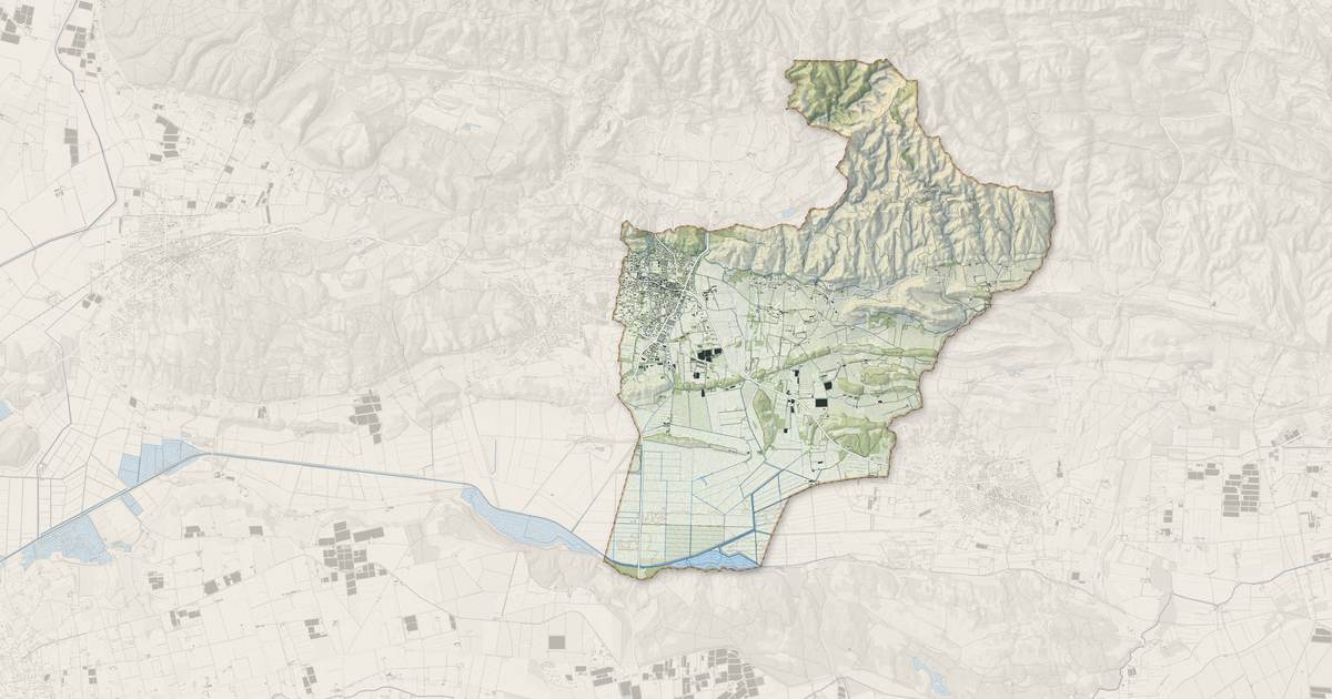 Portrait cartographique de Maussane-les-Alpilles : relief, eau, forêts, bâti et voies, calculés à partir des données de l'IGN