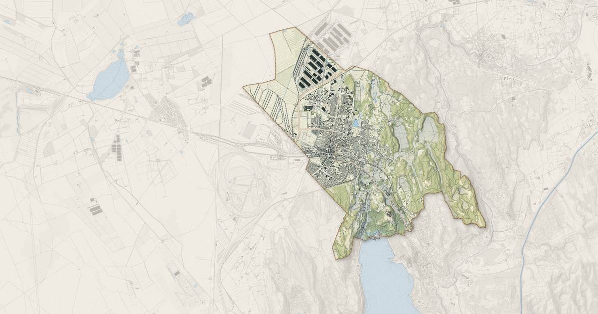 Portrait cartographique de Miramas : relief, eau, forêts, bâti et voies, calculés à partir des données de l'IGN