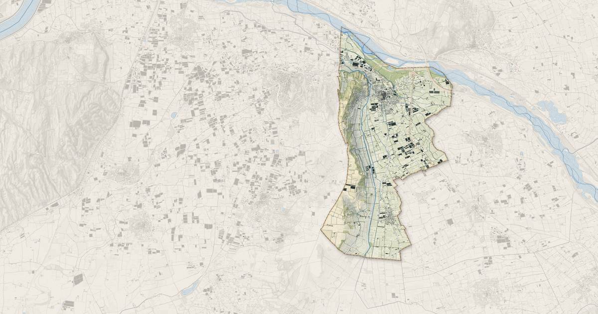 Portrait cartographique de Noves : relief, eau, forêts, bâti et voies, calculés à partir des données de l'IGN