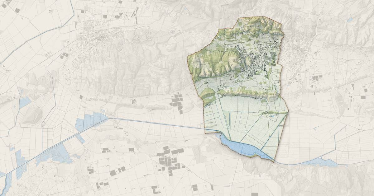 Portrait cartographique de Paradou : relief, eau, forêts, bâti et voies, calculés à partir des données de l'IGN