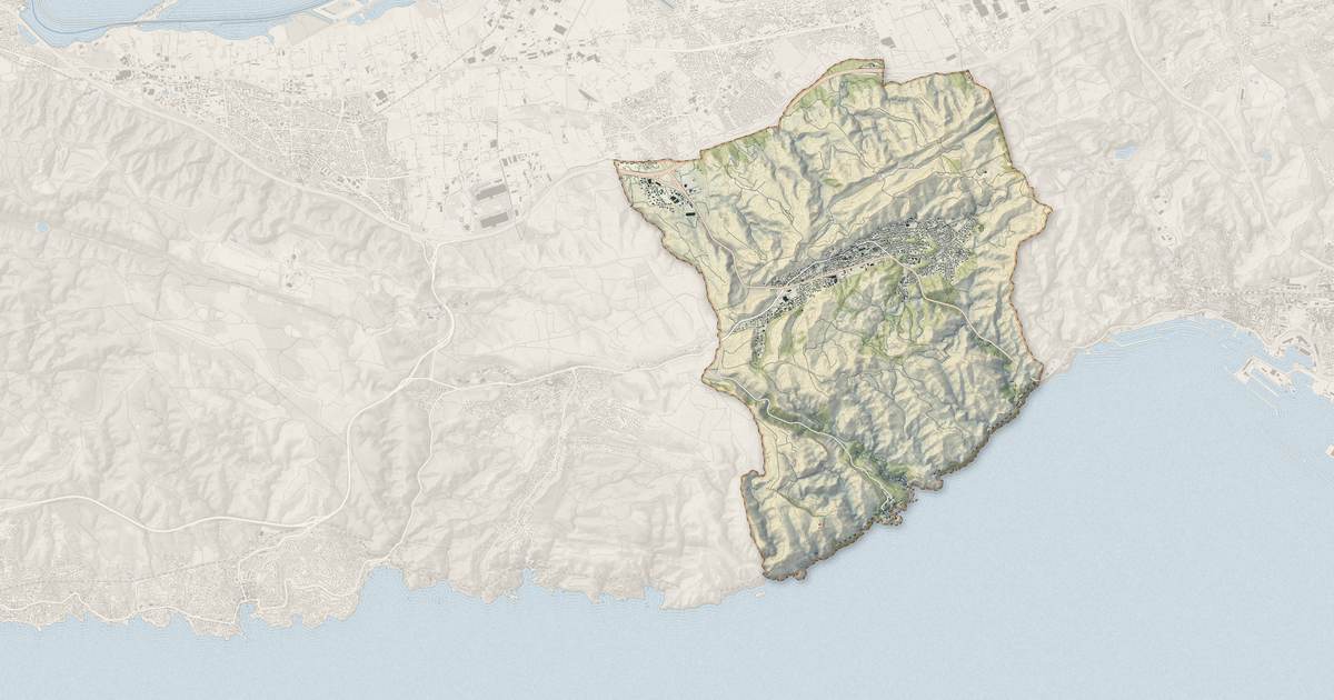 Portrait cartographique de Le Rove : relief, eau, forêts, bâti et voies, calculés à partir des données de l'IGN