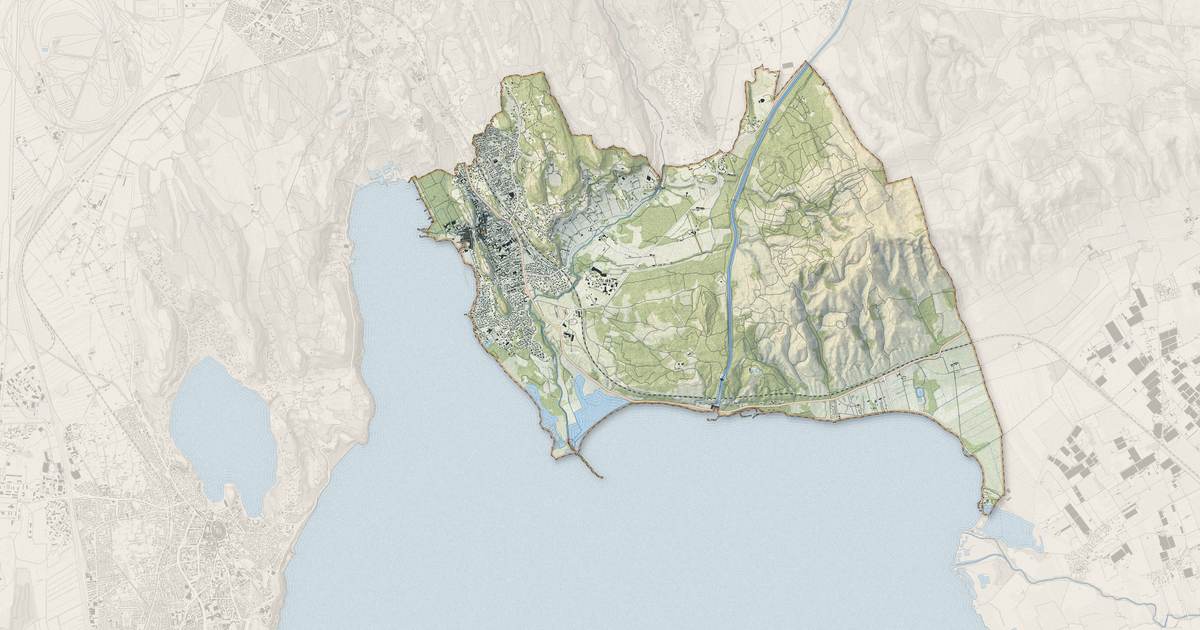 Portrait cartographique de Saint-Chamas : relief, eau, forêts, bâti et voies, calculés à partir des données de l'IGN