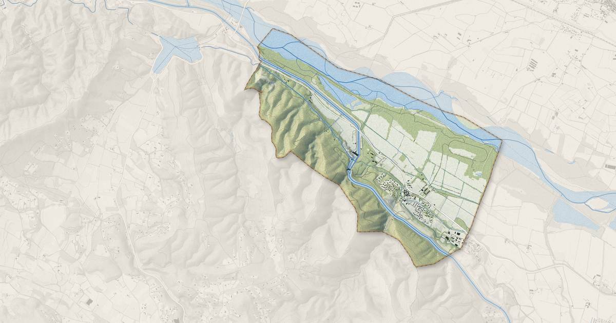Portrait cartographique de Saint-Estève-Janson : relief, eau, forêts, bâti et voies, calculés à partir des données de l'IGN